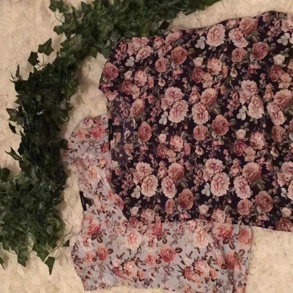 🌸Lot of 2pcs Floral Silky blouses T-shirt  M/S🌸